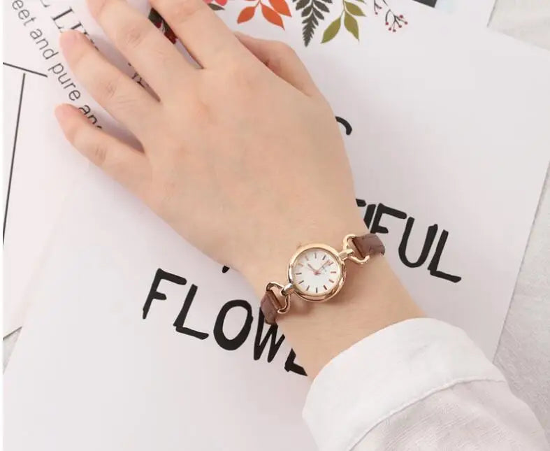 Foreign trade popular small round watch girls quartz in USA