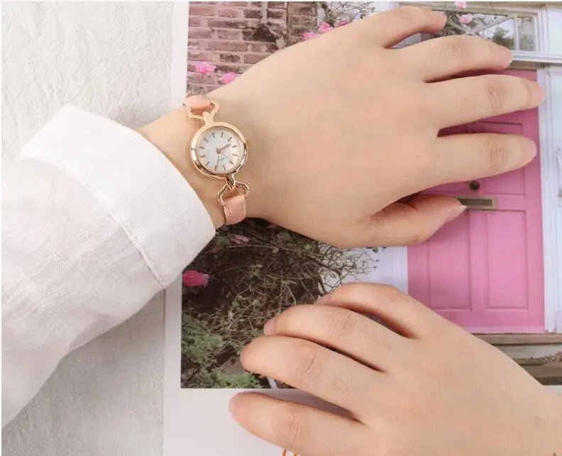 Foreign trade popular small round watch girls quartz in USA